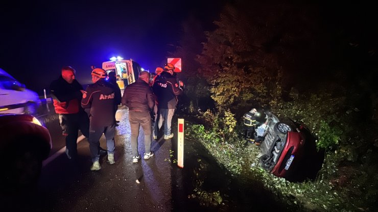 Zonguldak'ta su kanalına devrilen otomobildeki 4 kişi yaralandı