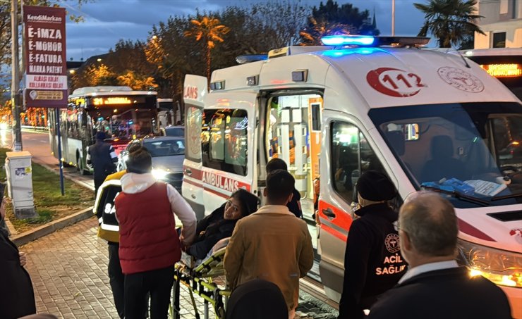 Bursa'da halk otobüsünde bıçaklanan kadın tedavi altına alındı