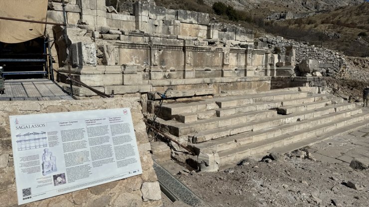 Sagalassos Antik Kenti'nde anıtsal Hadrianus Çeşmesi ayağa kaldırılıyor