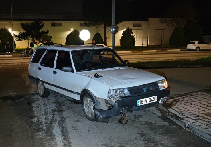 Bursa'da otomobil ile çarpışan motosikletin sürücüsü ağır yaralandı