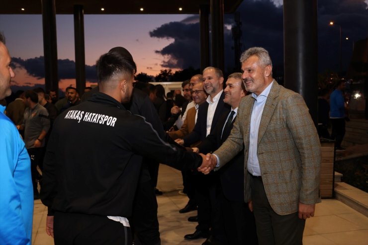 Hatay Büyükşehir Belediye Başkanı Öntürk, Hataysporlu futbolcularla buluştu