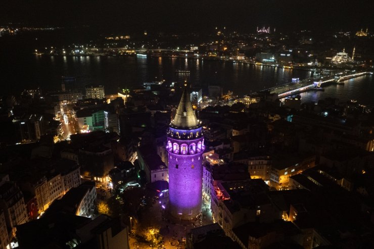 İstanbul'un simgeleri Dünya Prematüre Günü dolayısıyla mor renkle ışıklandırıldı