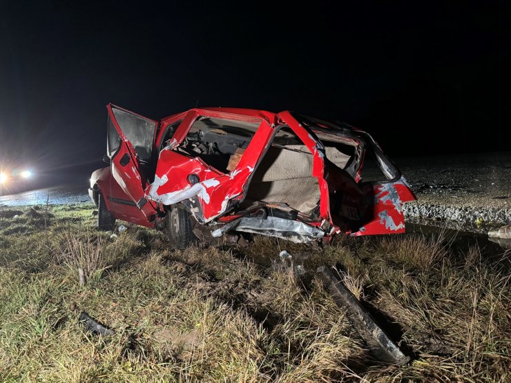 Kastamonu'da hafif ticari araç ile otomobilin çarpıştığı kazada 1 kişi öldü, 2 kişi yaralandı