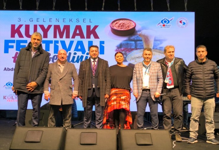 Sultangazi'de düzenlenen festivalde kuymak ikram edildi