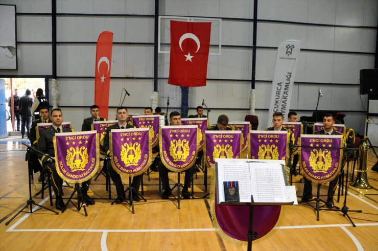 Askeri bando takımı Çukurca'da konser verdi