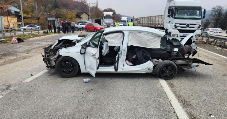 Bilecik'te öğretmen anne ve kızı trafik kazasında hayatını kaybetti