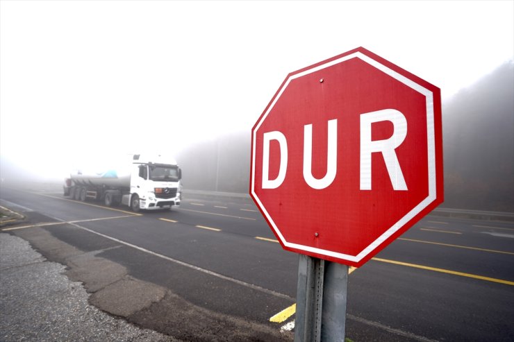 Bolu Dağı'nda sis görüş mesafesini düşürdü