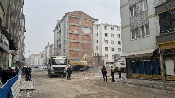 Çorum'da patlamada hasar gören binanın yıkımı tamamlandı