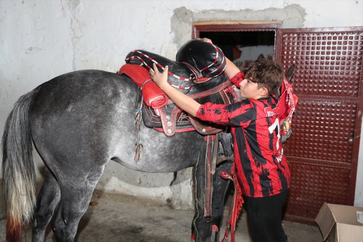 Atıyla büyüyen 14 yaşındaki Yiğit, cirit arenasında şampiyonluk peşinde