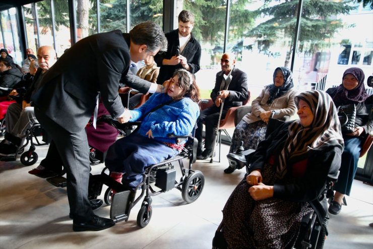 Bolu'da 25 akülü tekerlekli sandalye ihtiyaç sahiplerine verildi