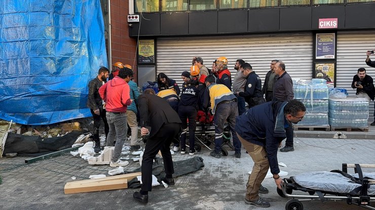 GÜNCELLEME - Eskişehir'de yıkım sırasında binanın bir bölümünün çökmesi sonucu 2 işçi yaralandı