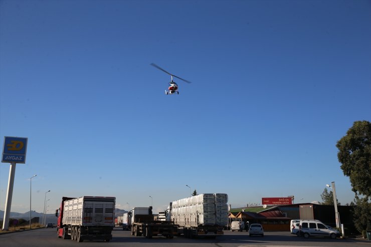 Hatay'da jandarma ekipleri cayrokopter destekli trafik denetimi yaptı