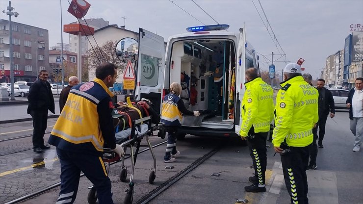 Kayseri'de minibüsün yayaya çarptığı kaza araç kamerasınca görüntülendi