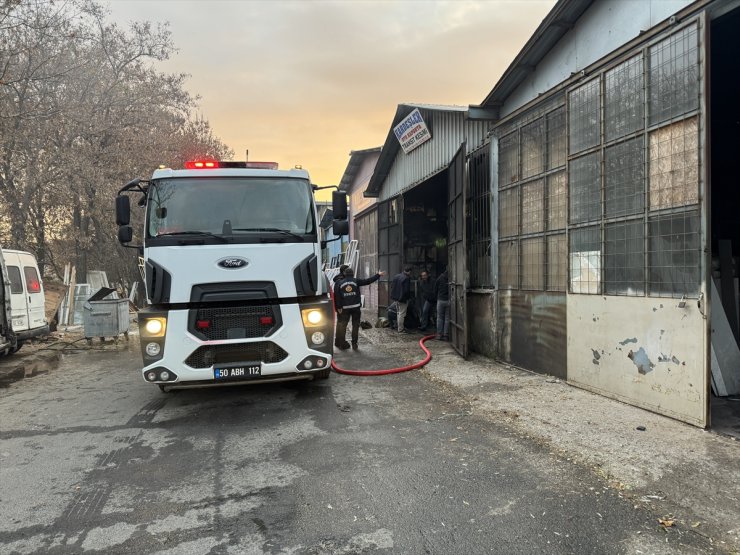 Nevşehir'de kaportacı dükkanında çıkan yangın söndürüldü