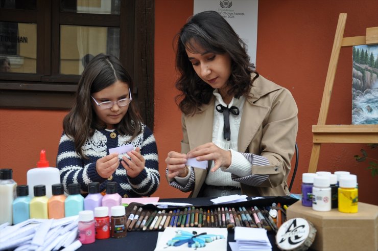 Japon origami sanatını Özbek desenleriyle buluşturdu