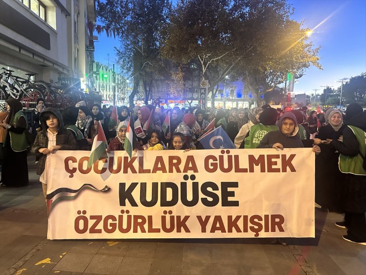 Konya'da Filistinli çocuklara destek yürüyüşü düzenlendi