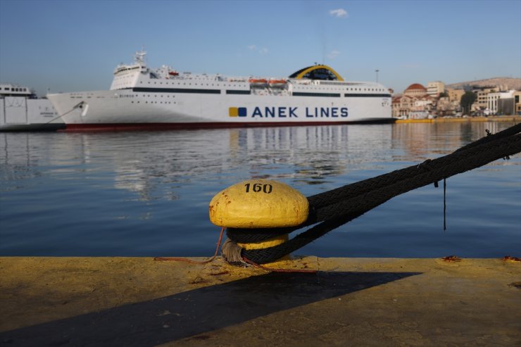 Yunanistan'da işçi ve memurlar 24 saatlik greve gitti