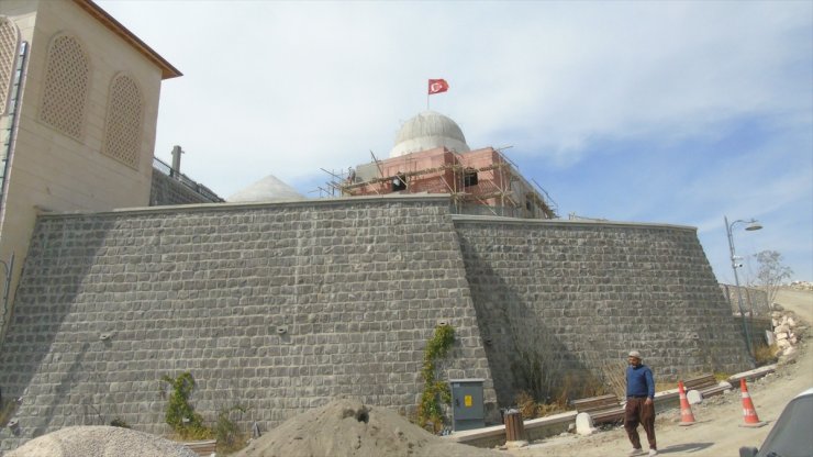 Depremde yıkılan Hazreti Ukkaşe Türbesi yeniden yapılıyor