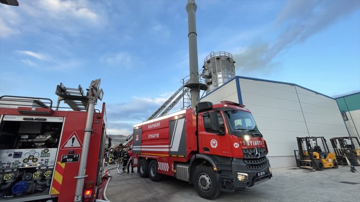 Kayseri'de talaş silosunda çıkan yangın söndürüldü