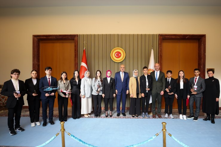 TBMM Başkanı Kurtulmuş, Bakan Göktaş ile çocuk temsilcileri kabul etti: