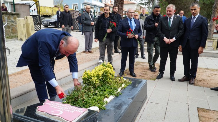 Çorum Valisi Çalgan şehit Aybüke öğretmenin kabrini ziyaret etti