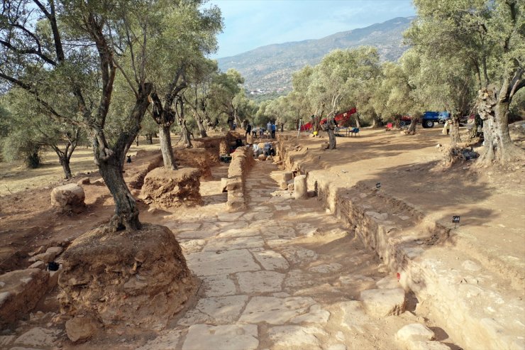 Nysa'daki "ibadet yolu" eskisi gibi Pluto Kore Tapınağı'na çıkacak