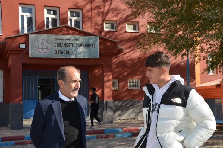 Öğretmenlikten sonra 11 üniversite diploması daha alan müdür örnek oluyor