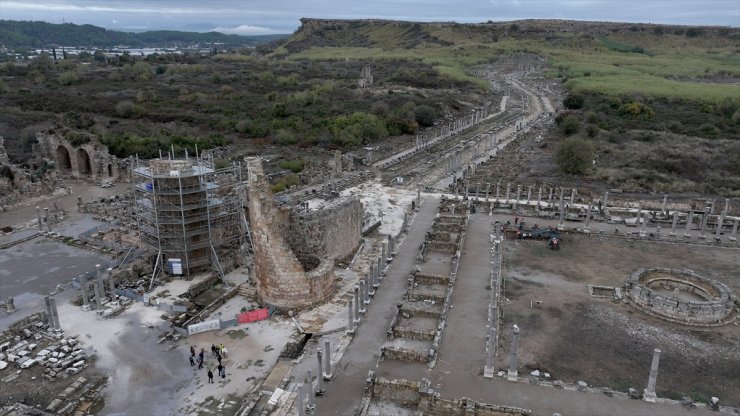 Perge'deki Antik Kestros çeşmesinden 1800 yıl sonra su akmaya başladı