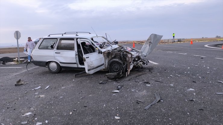 Şanlıurfa'da 2 otomobilin çarpıştığı kazada 1 kişi öldü, 3 kişi yaralandı