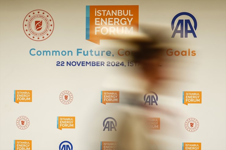 Bakan Bayraktar, İstanbul Energy Forum'da Gürcistan Birinci Başbakan Yardımcısı Davitashvili ile görüştü