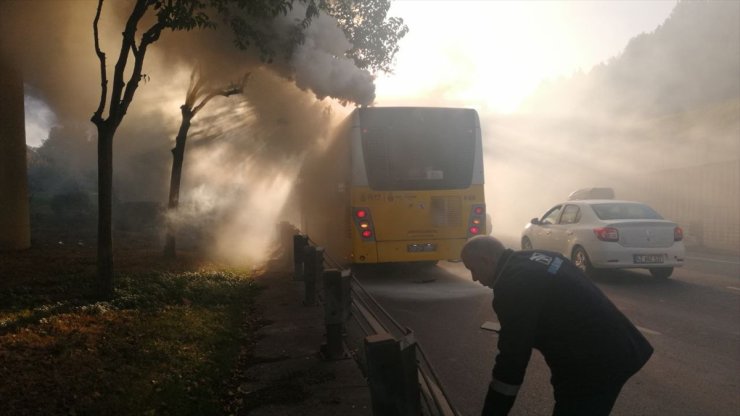 Şişli'de yolcusu bulunmayan İETT otobüsünde çıkan yangın söndürüldü