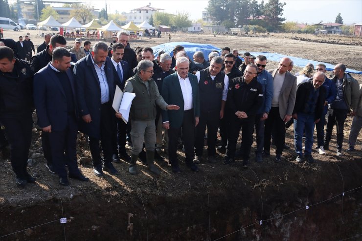 İçişleri Bakan Yardımcısı Karaloğlu, İslahiye'de fay hatları çalışmasını inceledi: