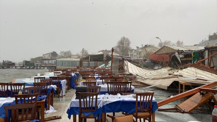 İstanbul'da sağanak, rüzgar ve kar hayatı olumsuz etkiliyor