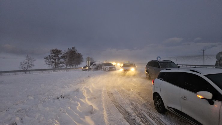 Çorum'daki zincirleme trafik kazasında 1 kişi öldü