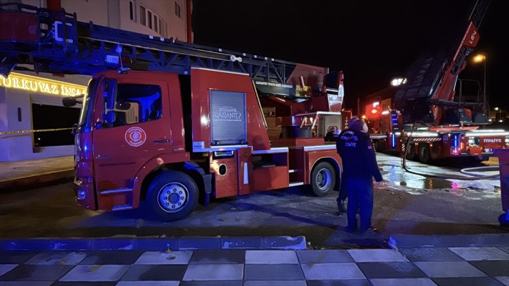 Gaziantep'te mobilyacının depo bölümünde çıkan yangın söndürüldü