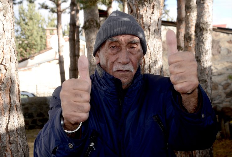 Oksijen cihazından kurtulup 82 yaşında egzersize başladı