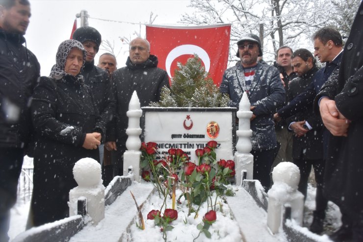 Şehit öğretmen Necmettin Yılmaz, Gümüşhane'de mezarı başında anıldı