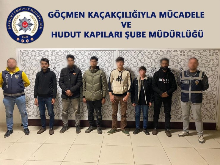 Bayburt'ta göçmen kaçakçılığı iddiasıyla 3 kişi tutuklandı