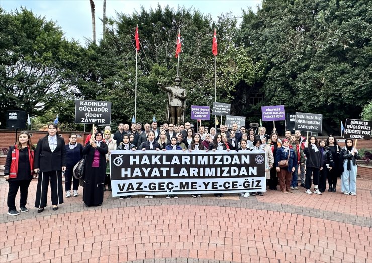 Hatay'da kadına yönelik şiddete karşı farkındalık yürüyüşü yapıldı