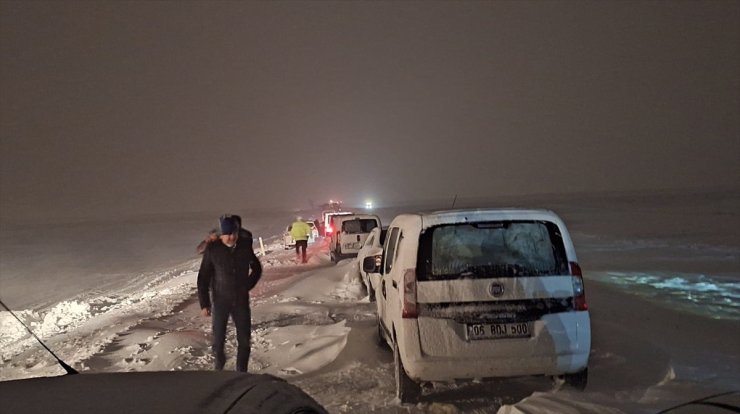 Kayseri'de belediye ekipleri tipide mahsur kalan 100 kişiyi kurtardı