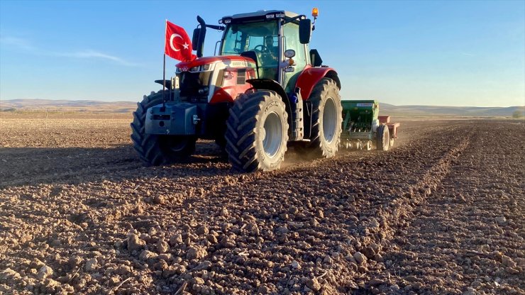 Kırşehir'de yeni üretim planlaması ve desteklemeyle ilk tohumlar ekildi