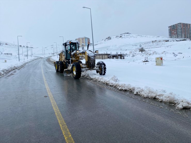 Malatya'da kardan kapanan 184 mahallenin yolu ulaşıma açıldı