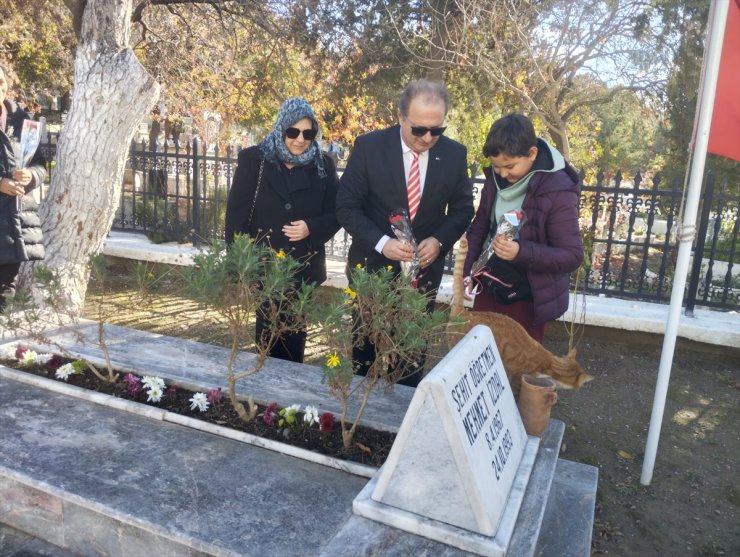 Terör örgütü PKK tarafından şehit edilen öğretmen Mehmet İzdal anıldı