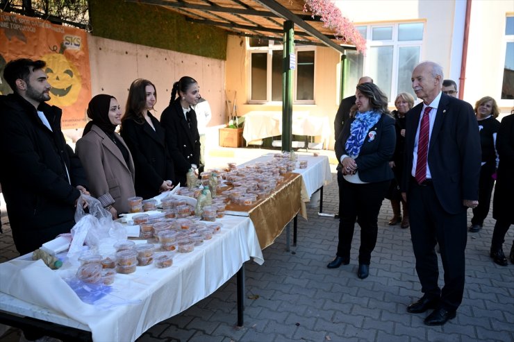 TÜ'de yetiştirilen bal kabağından hazırlanan tatlılar öğretim üyelerine ikram edildi