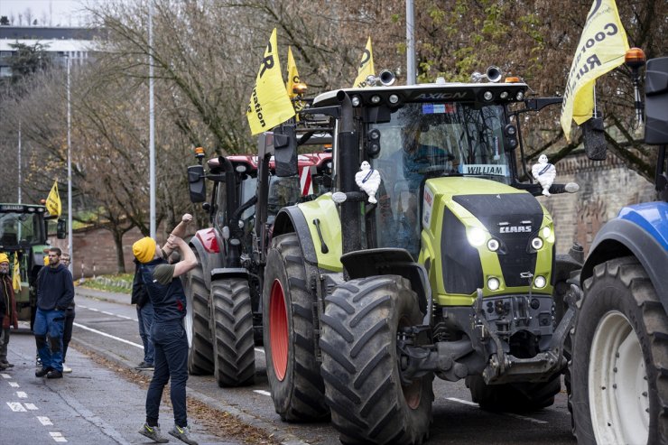 Fransa'da AB-MERCOSUR anlaşmasını protesto eden çiftçilerin AP'ye yaklaşmasına izin verilmedi