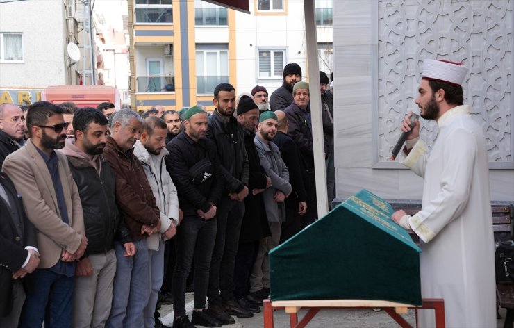 İstanbul'da intihar eden şüphelinin öldürdüğü kuaför çalışanının cenazesi defnedildi