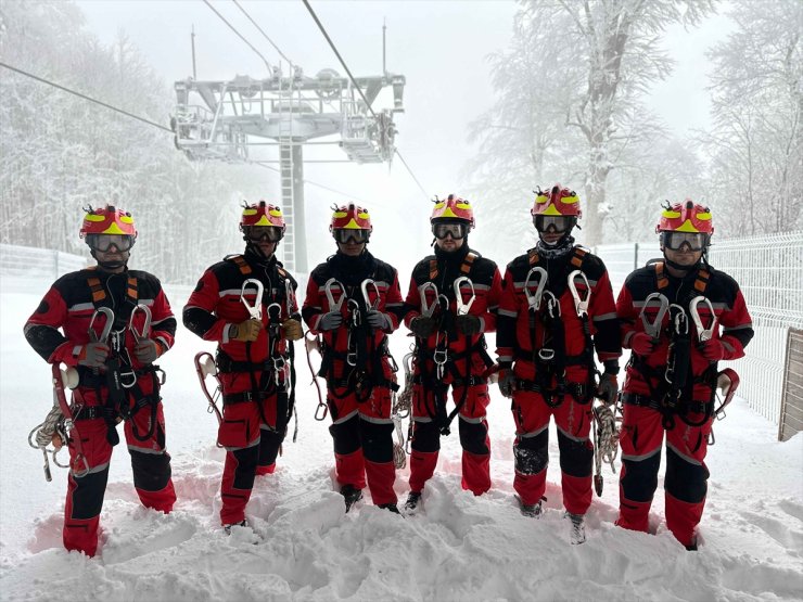 Kartepe Teleferiği'nde kar yağışı altında kurtarma tatbikatı yapıldı