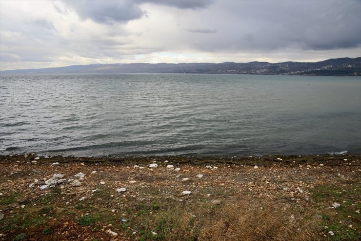 Son yağışlar kuraklığın etkisiyle su seviyesi azalan Sapanca Gölü'ne yaradı