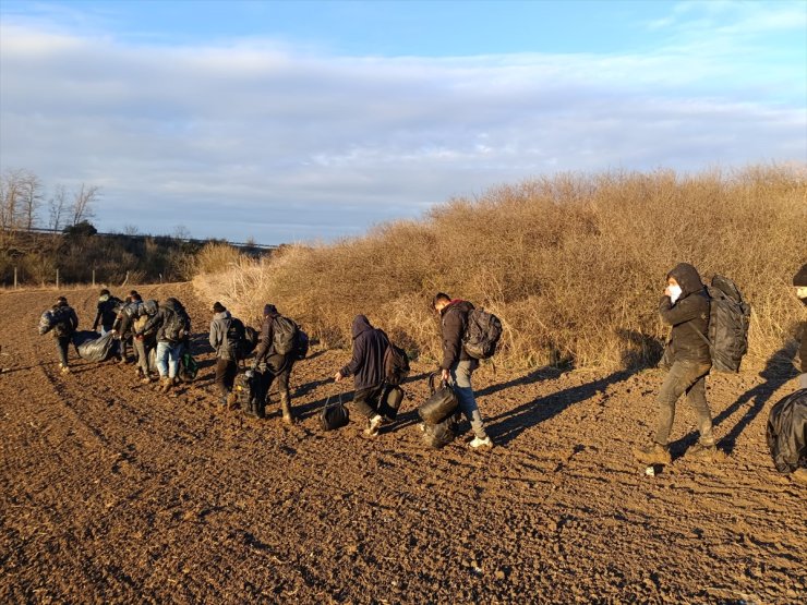 Tekirdağ'da 12 düzensiz göçmen yakalandı