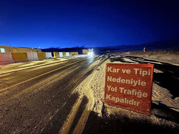 Türkgözü-Posof-Damal kara yolu tır geçişine kapatıldı